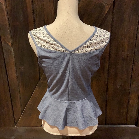 Paper crane peplum waist with lace details - Picture 5 of 9